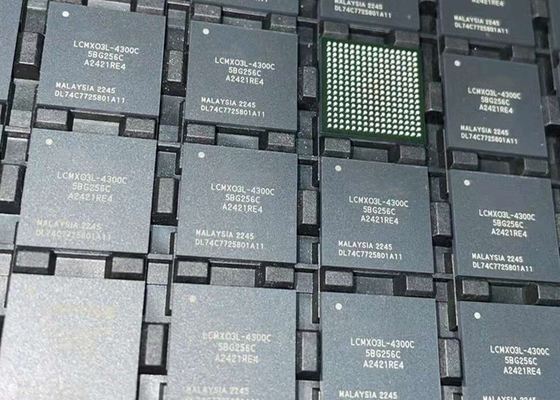 Поле программируемый портал массив LCMXO3L-4300C-5BG256C 4320LUTs MachXO3 программируемый логический IC CSFBGA-256