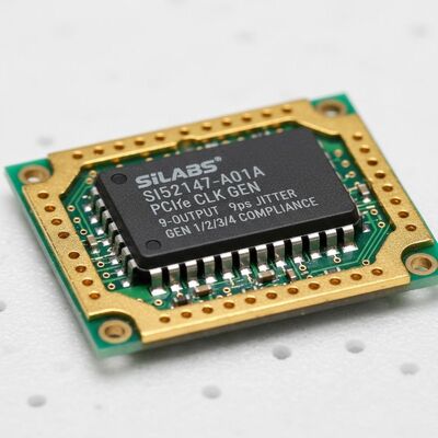 SI52147-A01A Комплексный микросхема Чип PCIe Часовой генератор с 9-выходной 1 ps Jitter и PCIe Gen 1/2/3/4 Соответствие