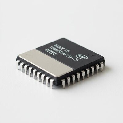 MAX 10 FPGA 10M25DAF256I7P Полевые программируемые ворота массив программируемые логические чипы